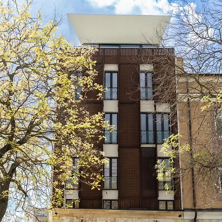 Bizarre Boutique Hotel *