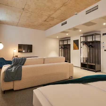 Bizarre Boutique Warna